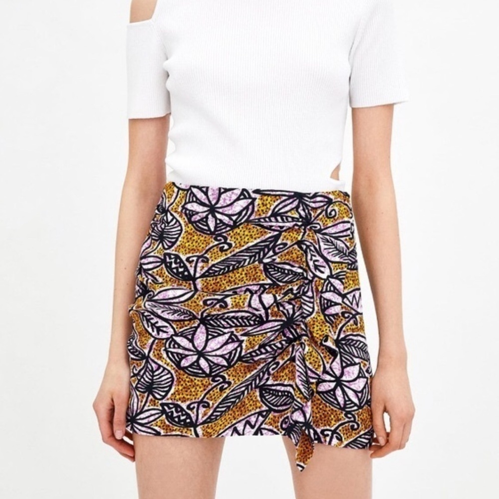 ZARA Mini Skirt with Faux Wrap  and Hawaiian Print Size XS